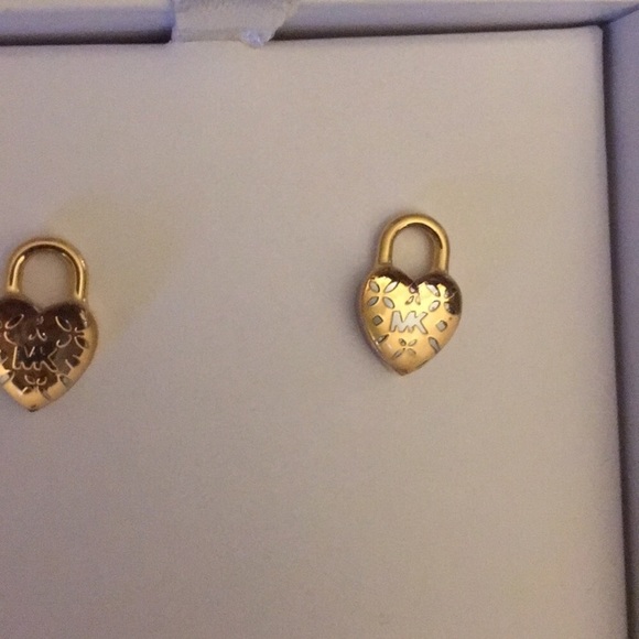 🎁 ‼️Michael Kors 3D Acrylic Heart Earrings - Picture 2 of 8